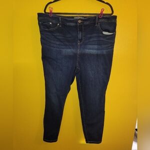 Torrid Dark Wash Denim Luxe Super Skinny Short - 22S - Size 3 - Mint Pre-owned